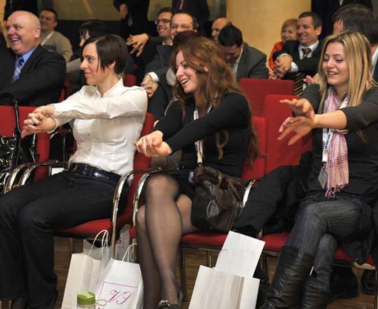 sam, sebastian, �arodej, �arovnik, iluzionist, moderator, mentalist, standup, komik, organizacija, dogodka, poroka, praznovanje, event, magic, zabava, smeh, podjetje, sejem, corporate, show, konferenca, abraham, piknik, zaklju�ena, dru�ba, rojstni, dan