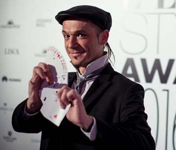 sam, sebastian, �arodej, �arovnik, iluzionist, moderator, mentalist, standup, komik, organizacija, dogodka, poroka, praznovanje, event, magic, zabava, smeh, podjetje, sejem, corporate, show, konferenca, abraham, piknik, zaklju�ena, dru�ba, rojstni, dan